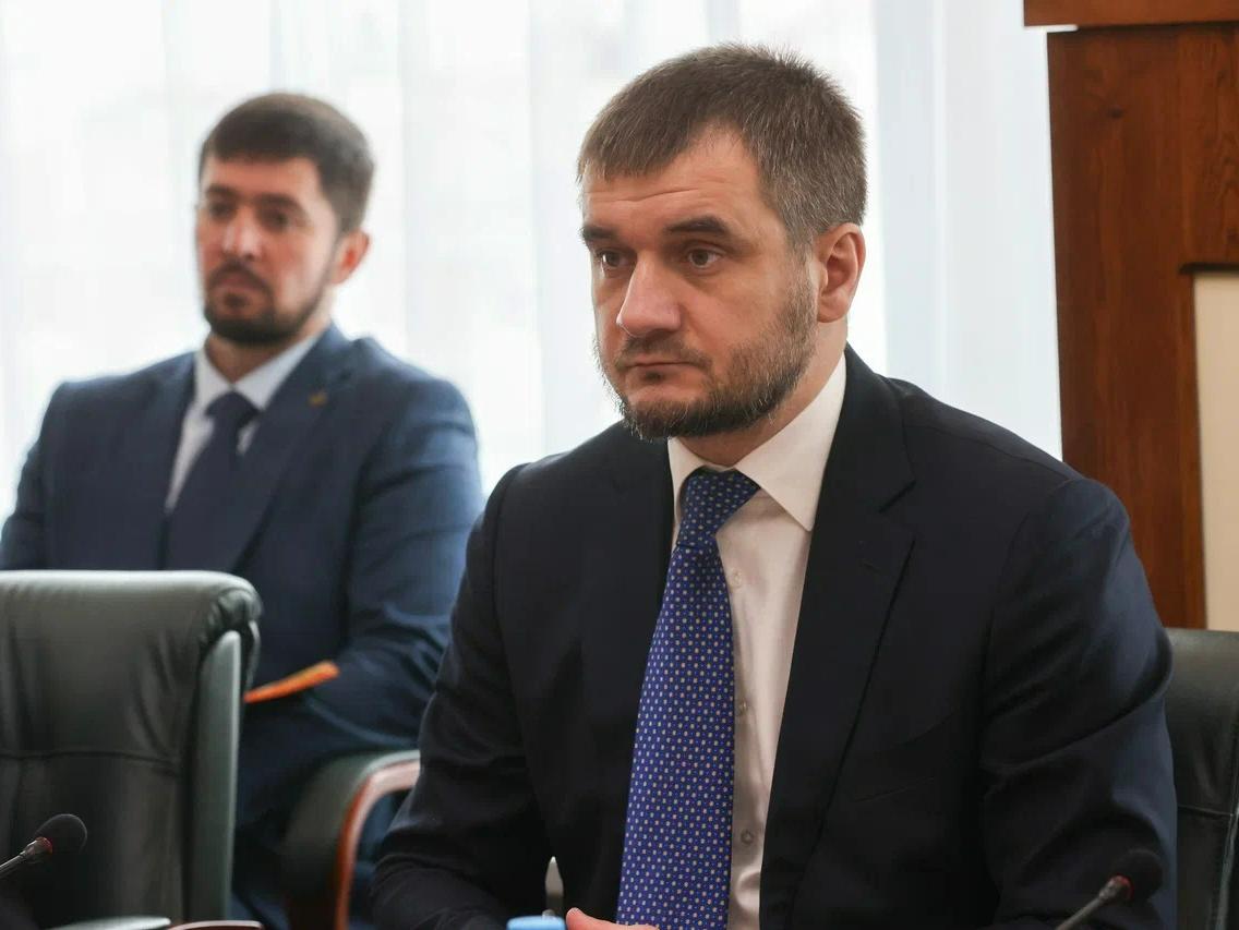 Замглавы Минвостокразвития Виталий Алтабаев и Губернатор Приморья Олег Кожемяко обсудили дальнейшее развитие острова Русский Замглавы Минвостокразвития Виталий Алтабаев и Губернатор Приморья Олег Кожемяко обсудили дальнейшее развитие острова Русский